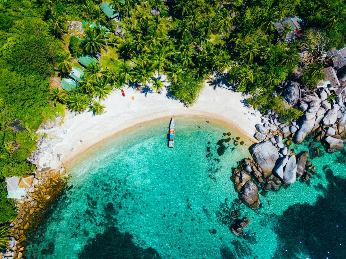 Plage tropicale en Thaïlande, destinations de retraite
